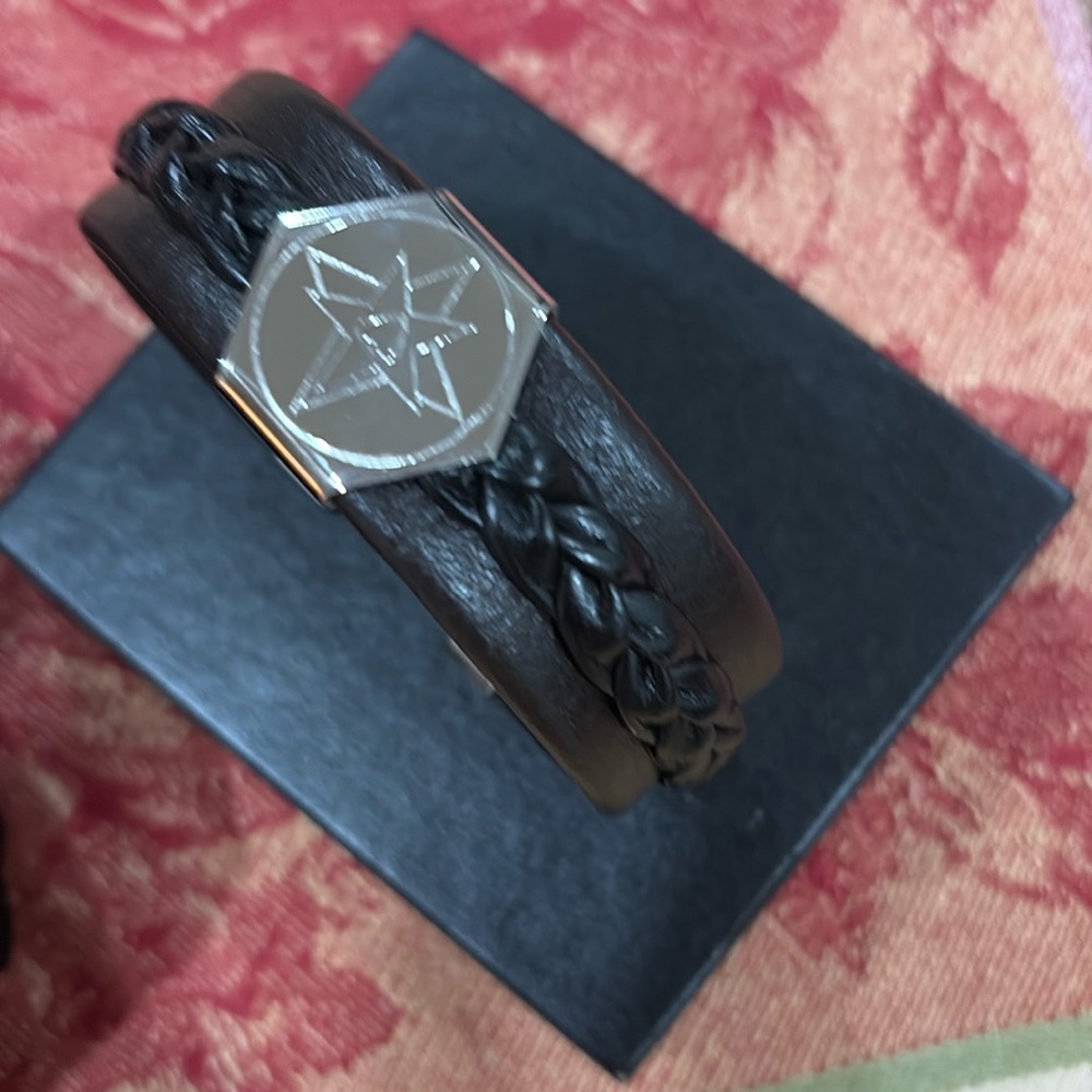 Paula Abdul “Reach for the stars” unisex leather cuff